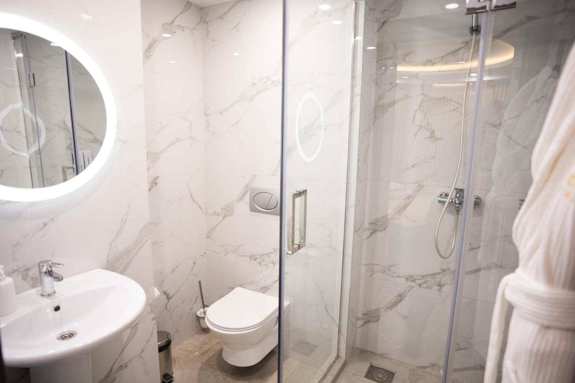 Resident Hotel Kazybek Bi Almaty Esterno foto