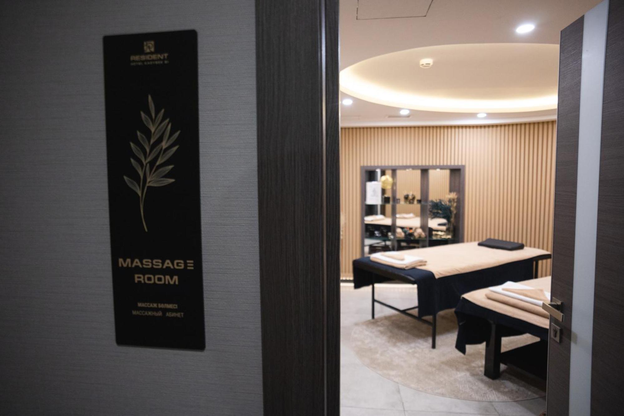 Resident Hotel Kazybek Bi Almaty Esterno foto