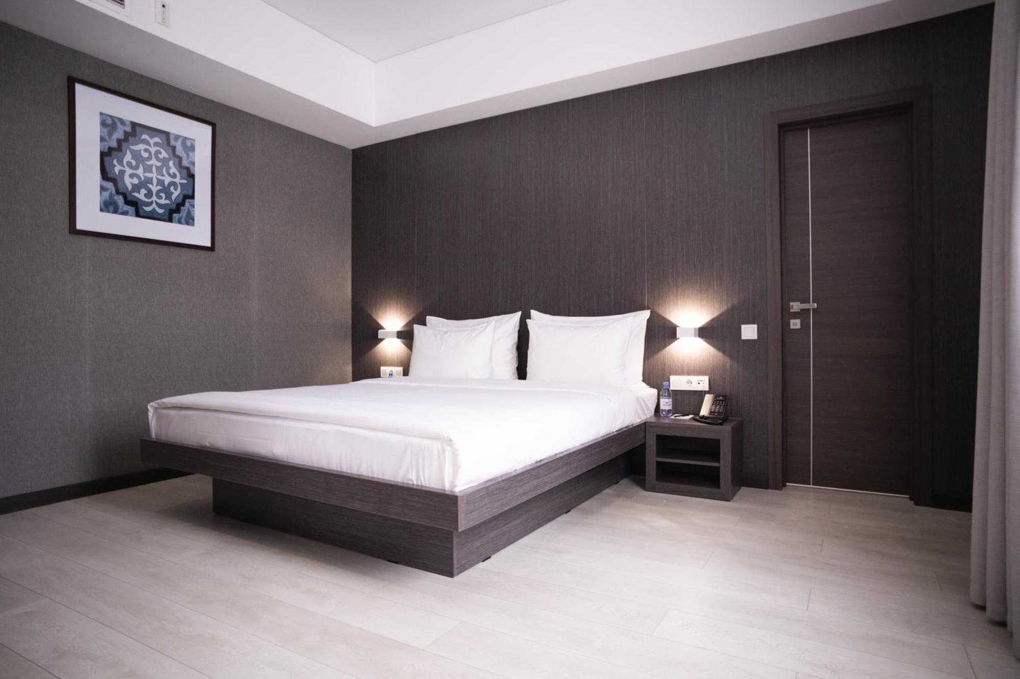 Resident Hotel Kazybek Bi Almaty Esterno foto