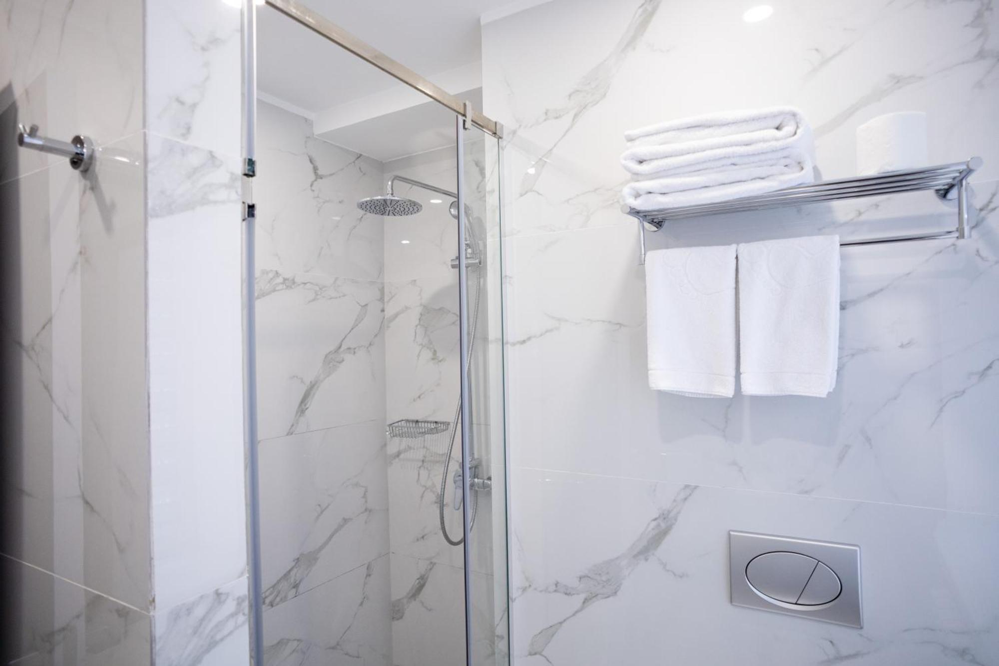 Resident Hotel Kazybek Bi Almaty Esterno foto