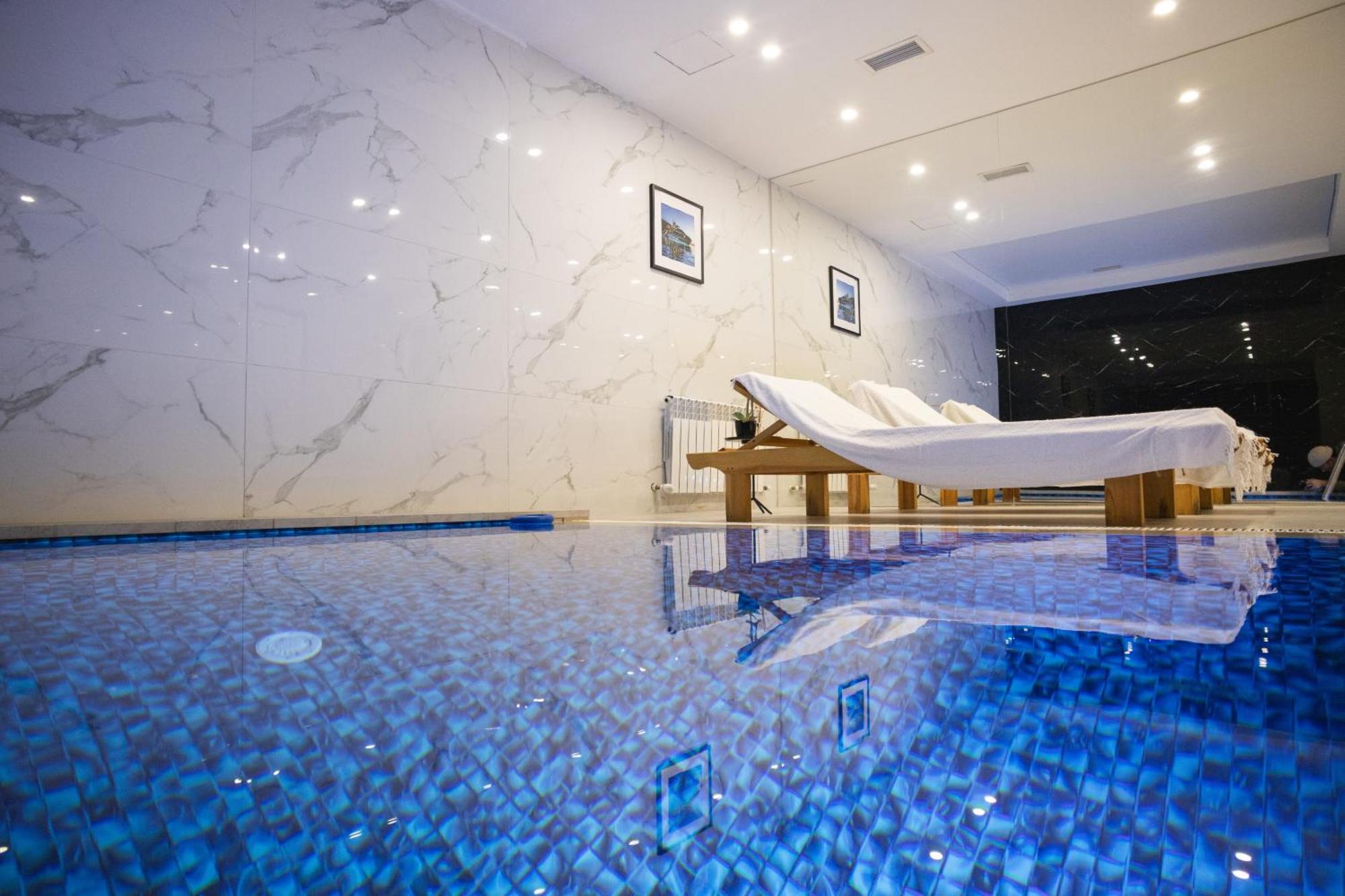 Resident Hotel Kazybek Bi Almaty Esterno foto