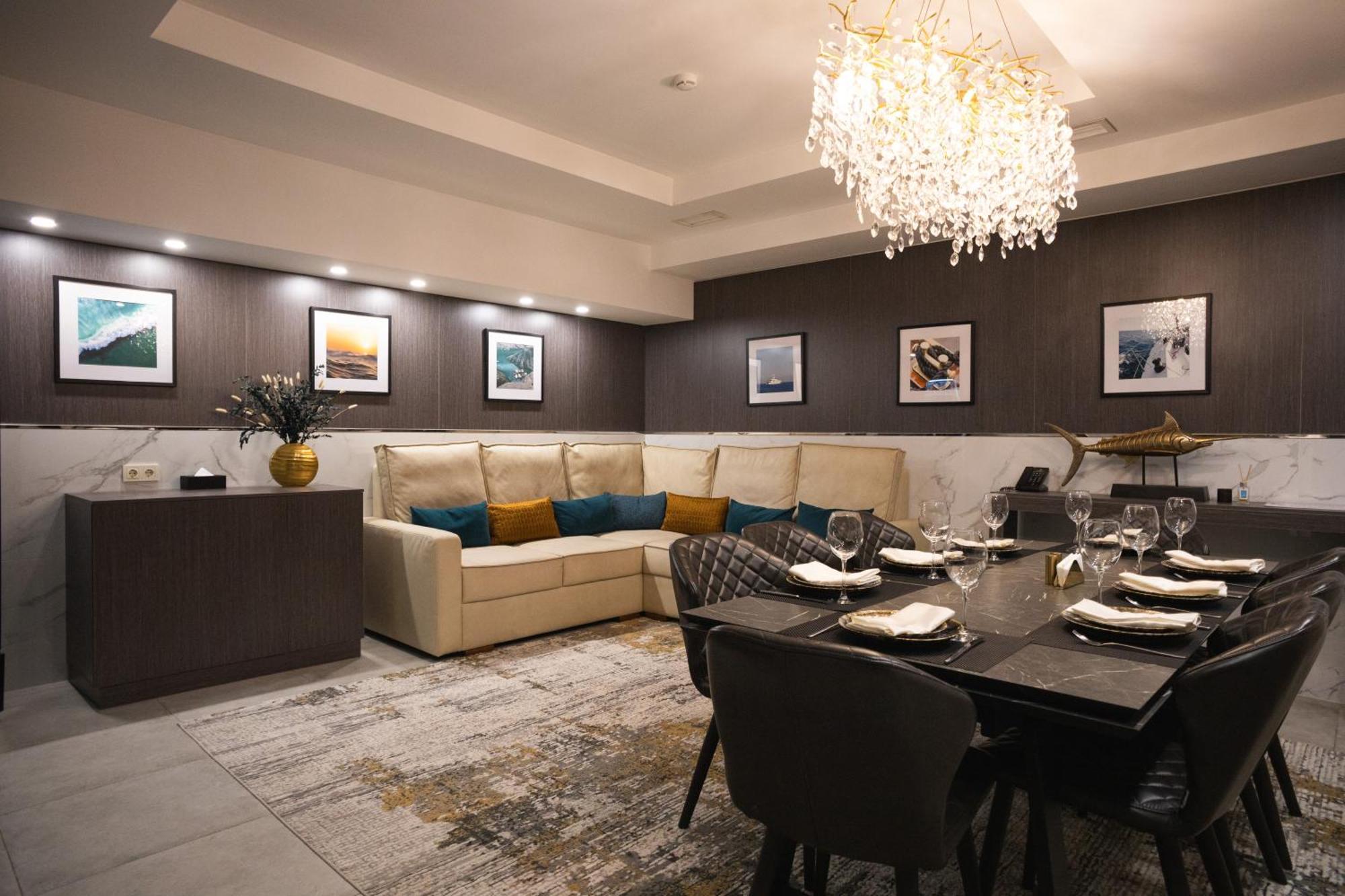 Resident Hotel Kazybek Bi Almaty Esterno foto